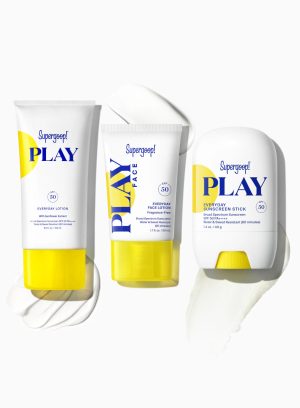 JUEGO de SPF junto a la piscina